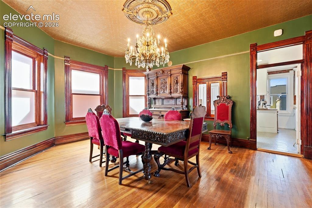 Image 9 of 50: Dining Area