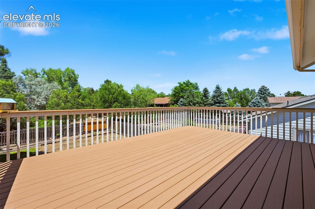 Image 7 of 36: Oversized Deck