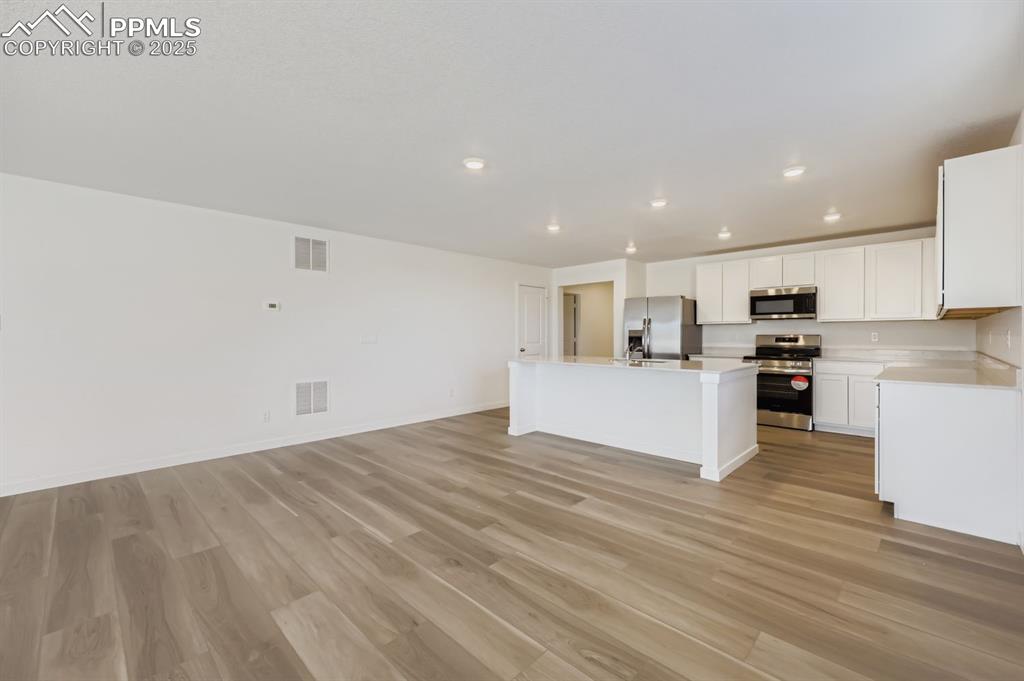 Image 6 of 12: Kitchen