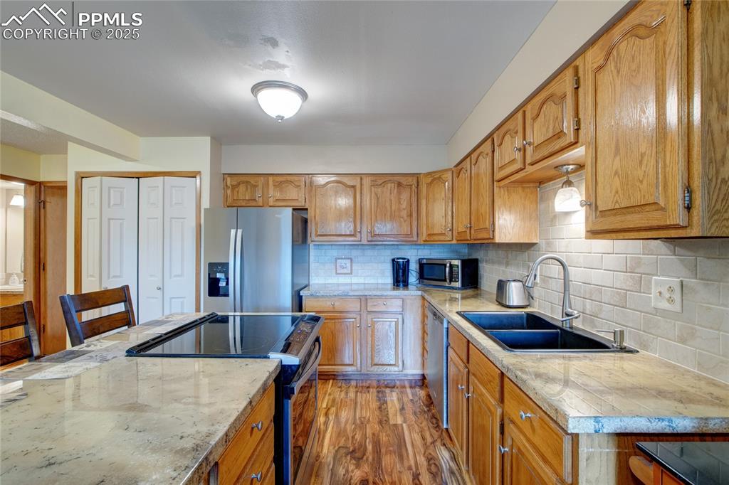 Image 13 of 38: Kitchen
