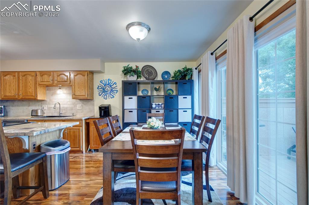 Image 14 of 38: Dining Area