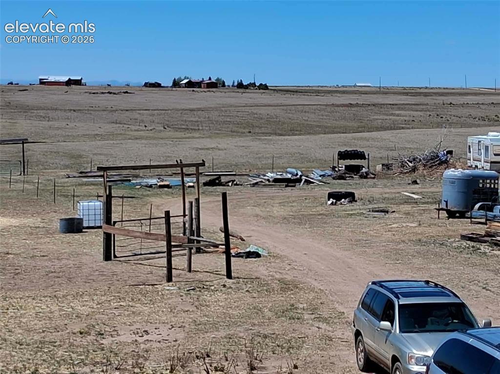 Image 2 of 10: Yard