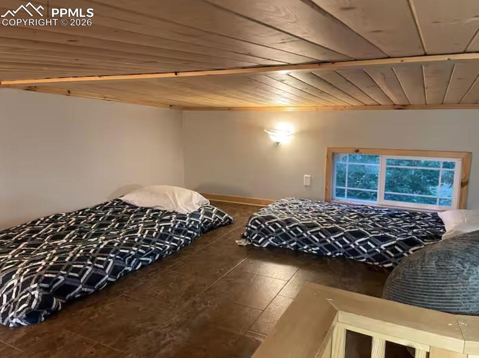 Image 12 of 50: Upper loft