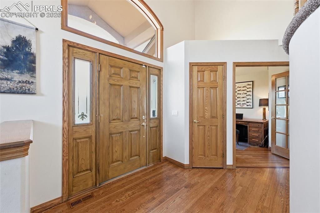 Image 16 of 50: Gracious entry.