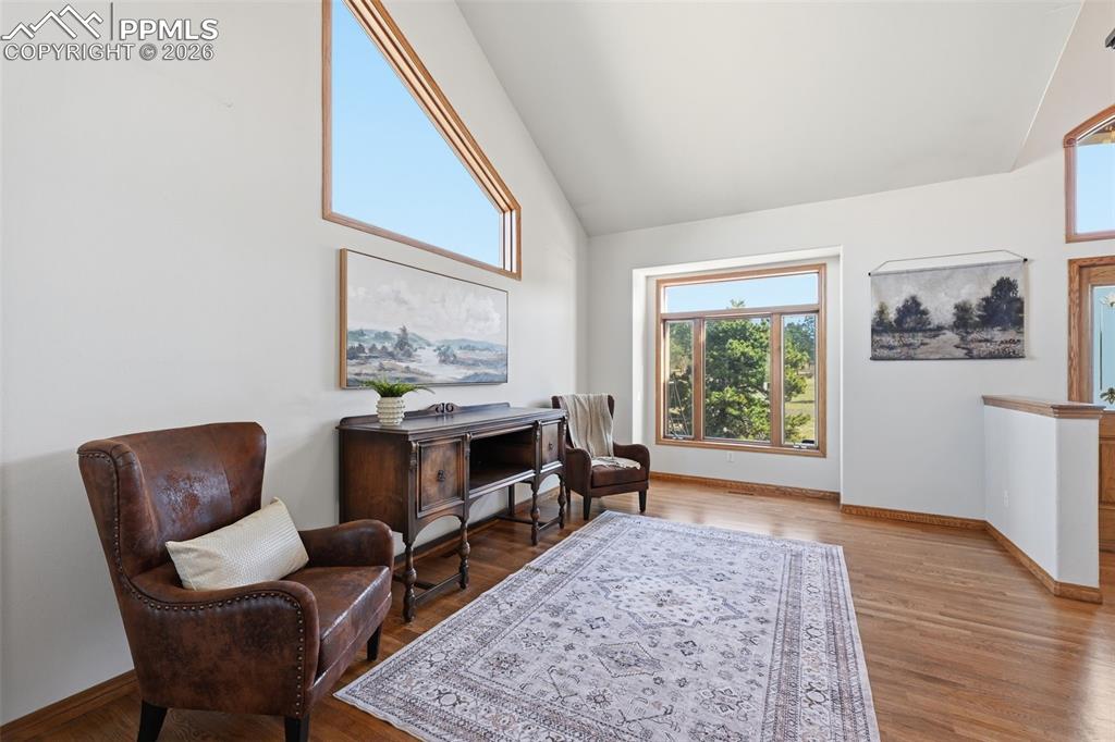 Image 18 of 50: Sitting Room