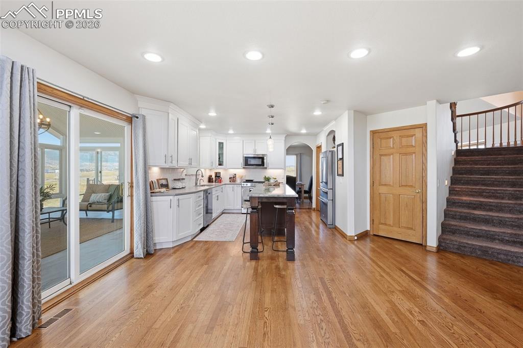 Image 23 of 50: Kitchen