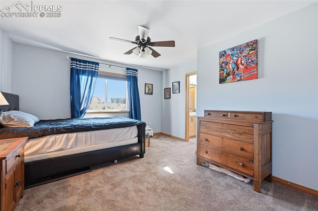 Image 39 of 50: Bedroom