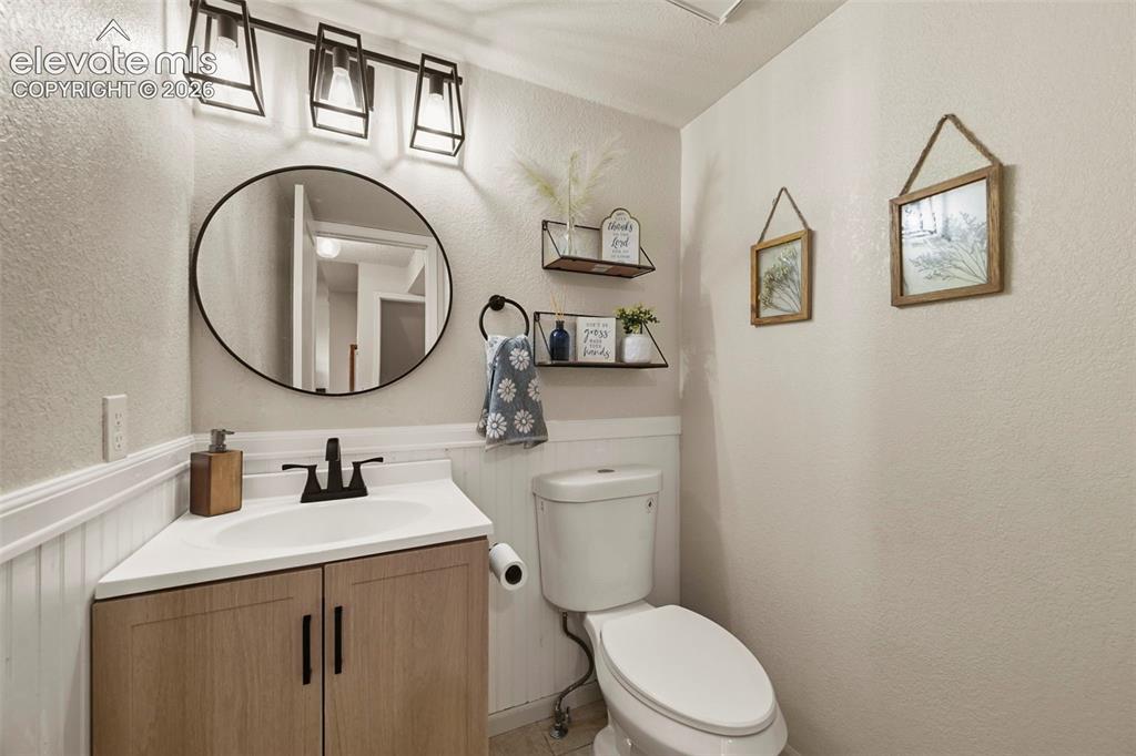Image 21 of 48: Bathroom
