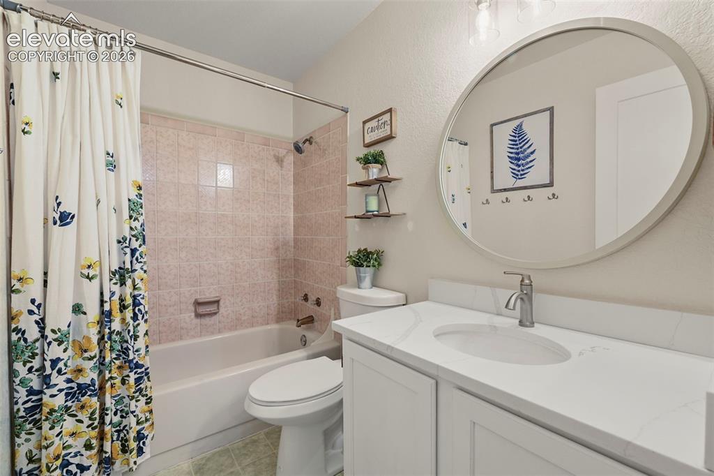 Image 29 of 48: Bathroom