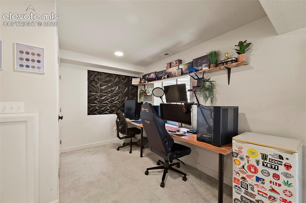 Image 33 of 48: Office