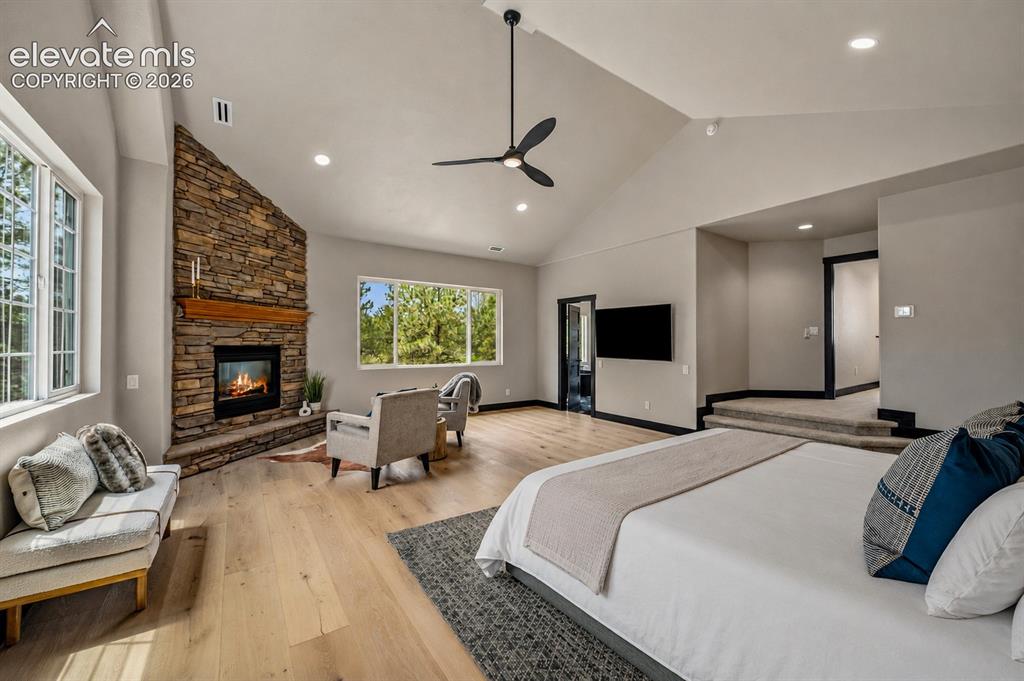 Image 17 of 46: Bedroom
