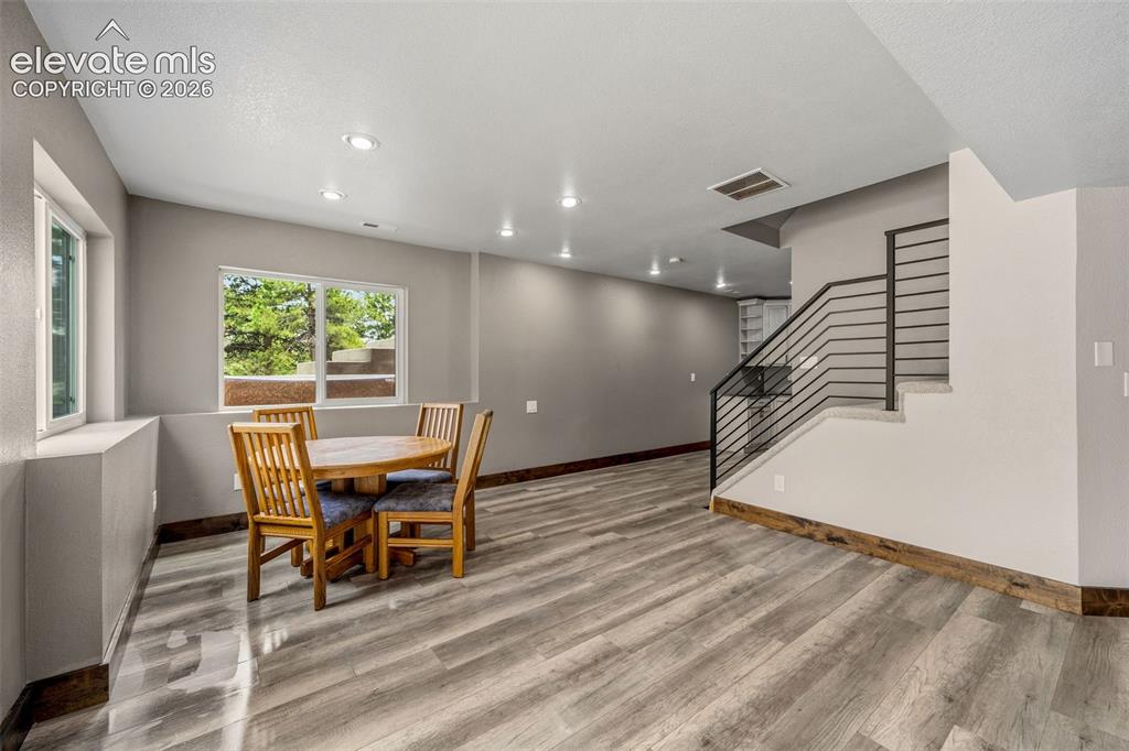 Image 30 of 46: Dining area for guest quarters