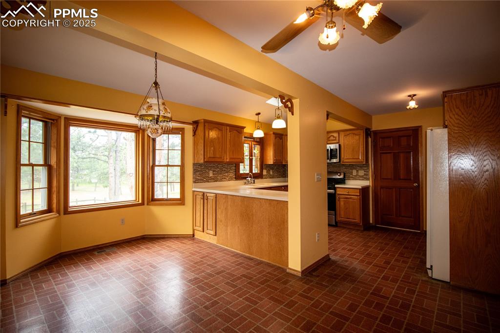 Image 10 of 34: Kitchen