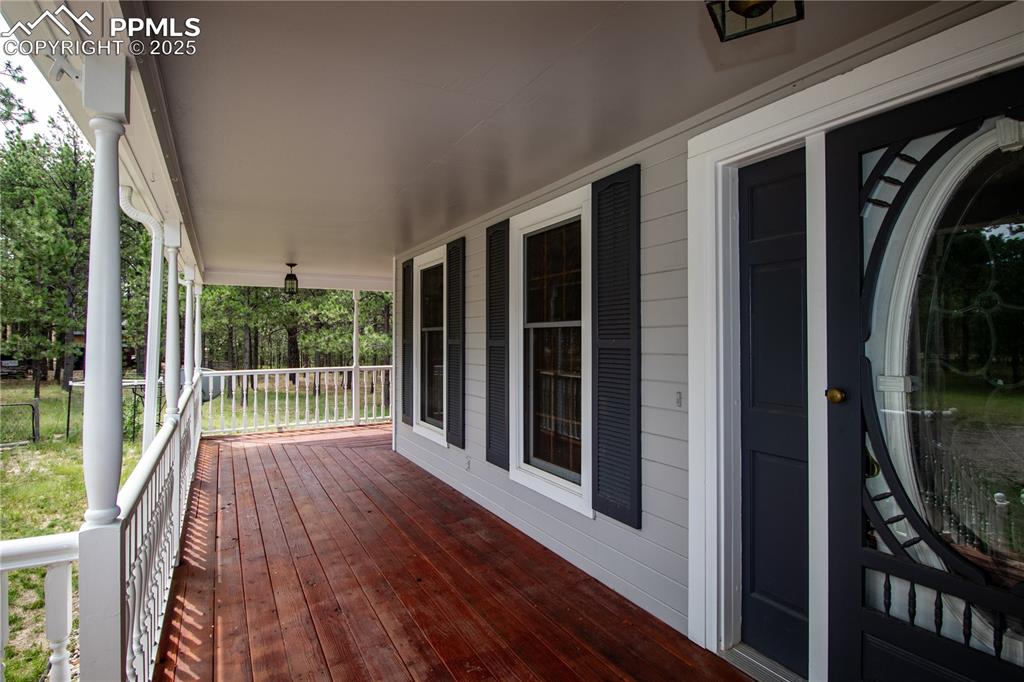 Image 3 of 34: Deck