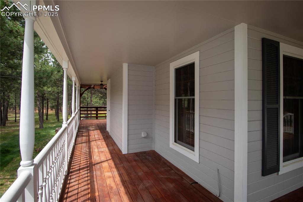 Image 4 of 34: Deck