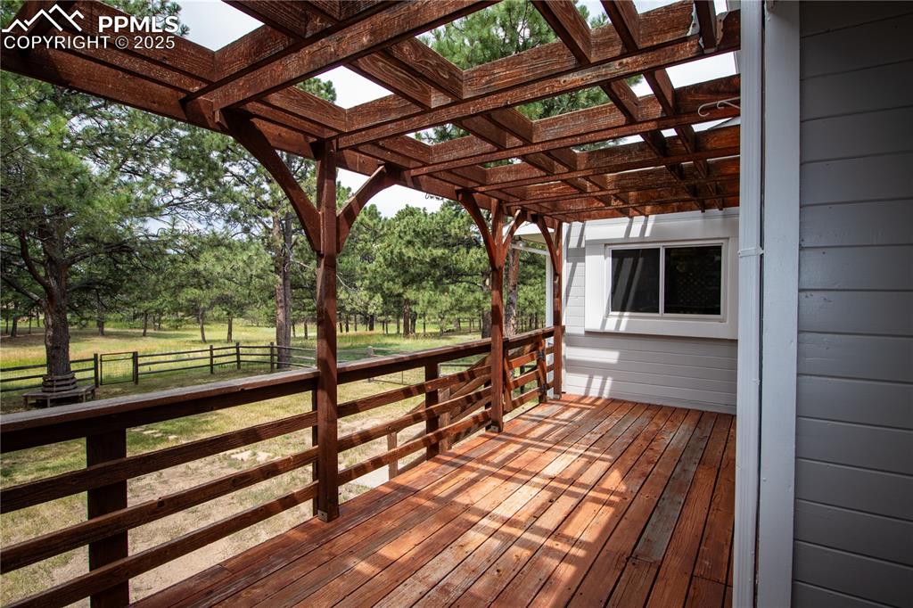 Image 5 of 34: Deck