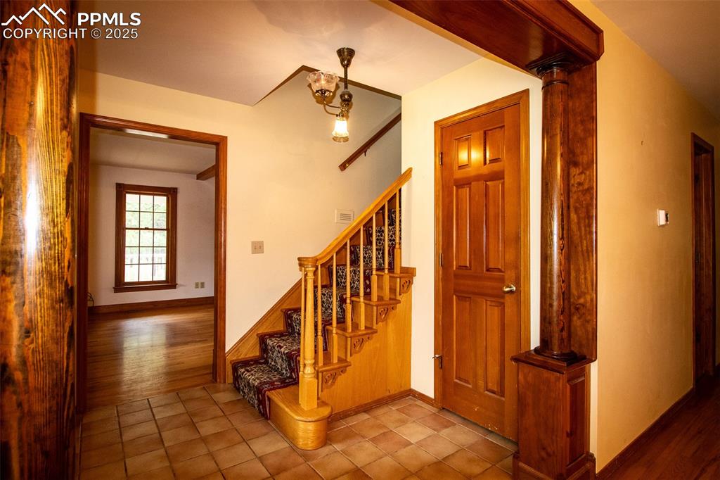 Image 6 of 34: Entry