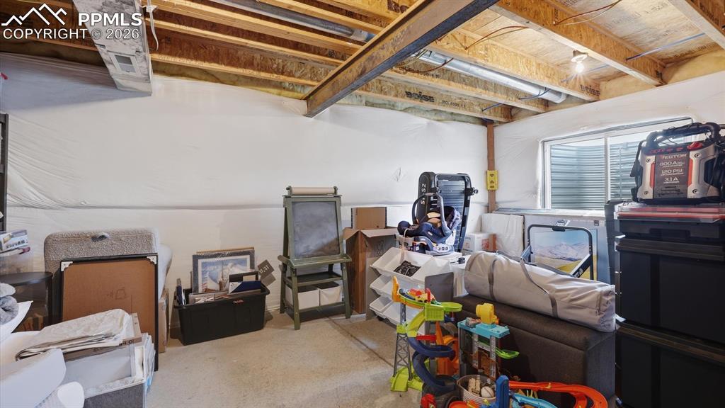 Image 38 of 50: Basement Family/Rec Room.