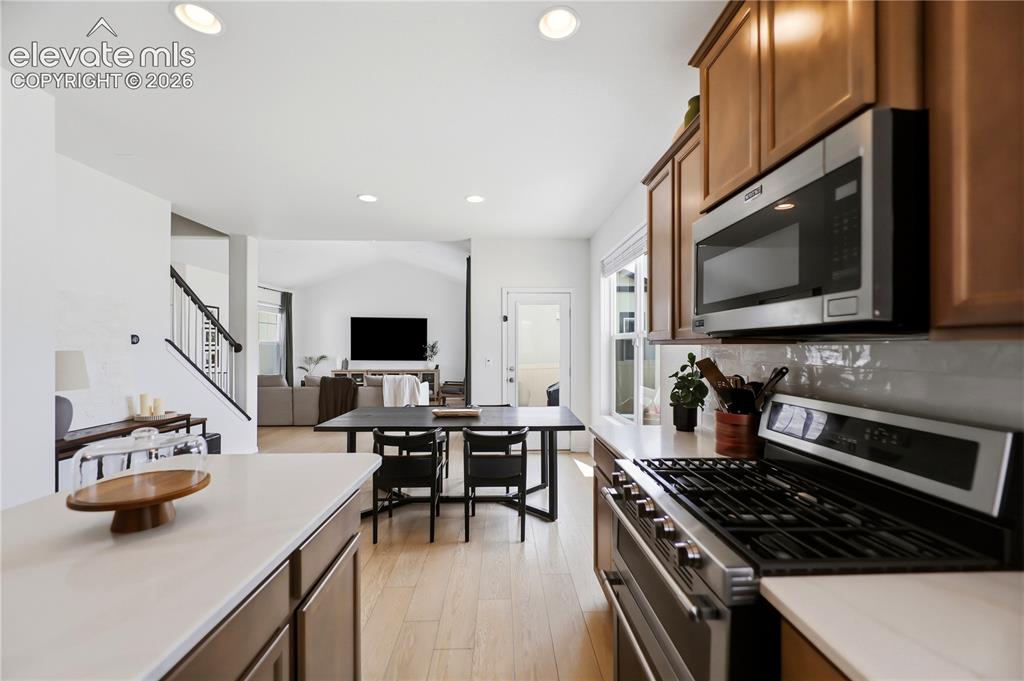 Image 15 of 45: Kitchen
