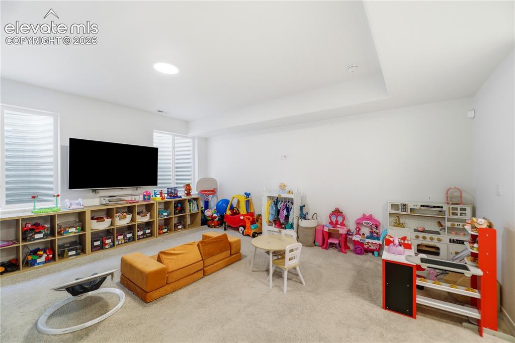 Image 31 of 45: Family Room
