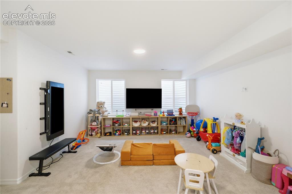Image 33 of 45: Family Room