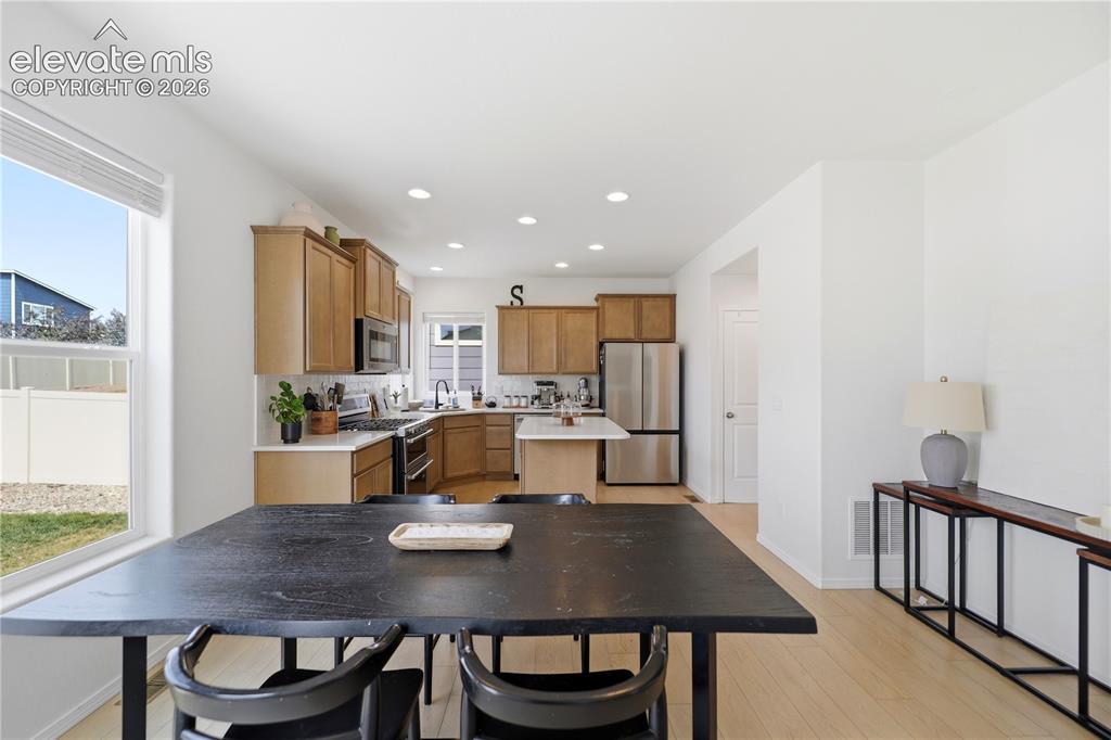 Image 9 of 45: Dining Area