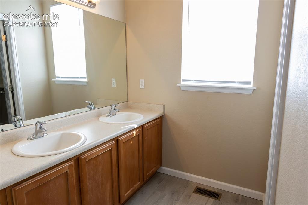 Image 11 of 26: Bathroom