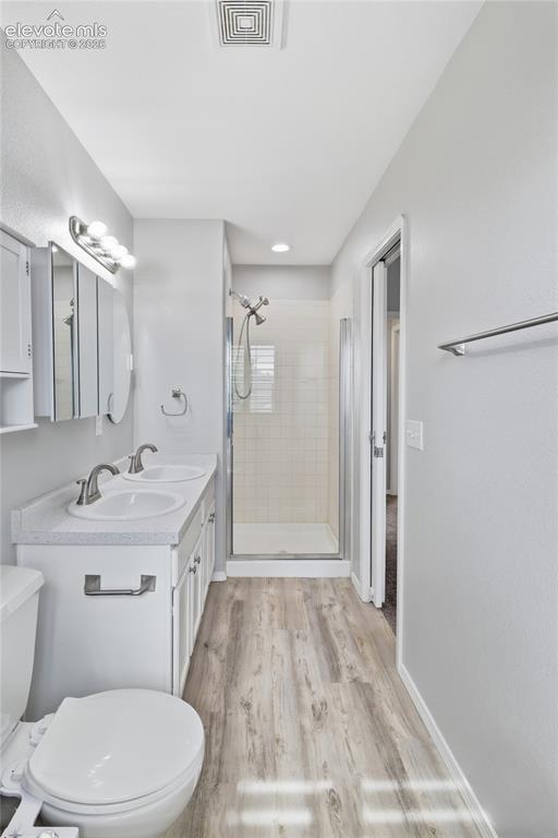 Image 17 of 36: Primary Ensuite Double Sinks