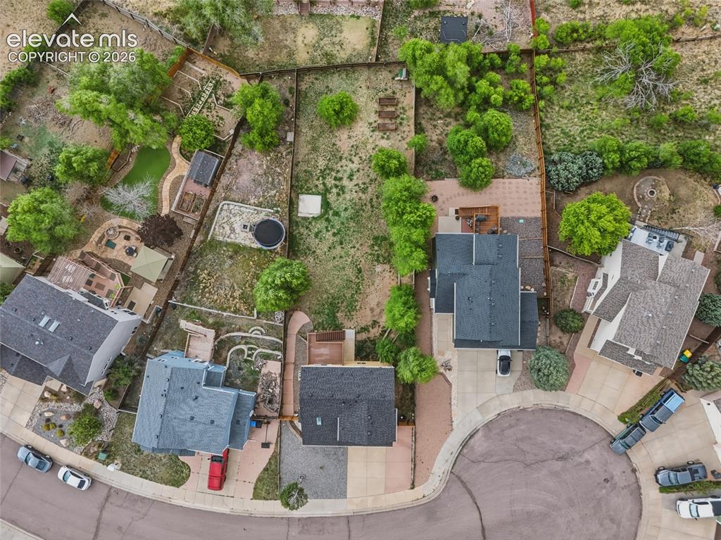 Image 36 of 36: Quiet Cul-de-sac and 1/4 Acre!