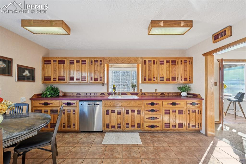 Image 11 of 50: Kitchen