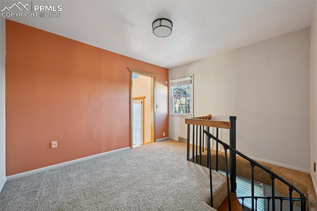 Image 20 of 50: Office