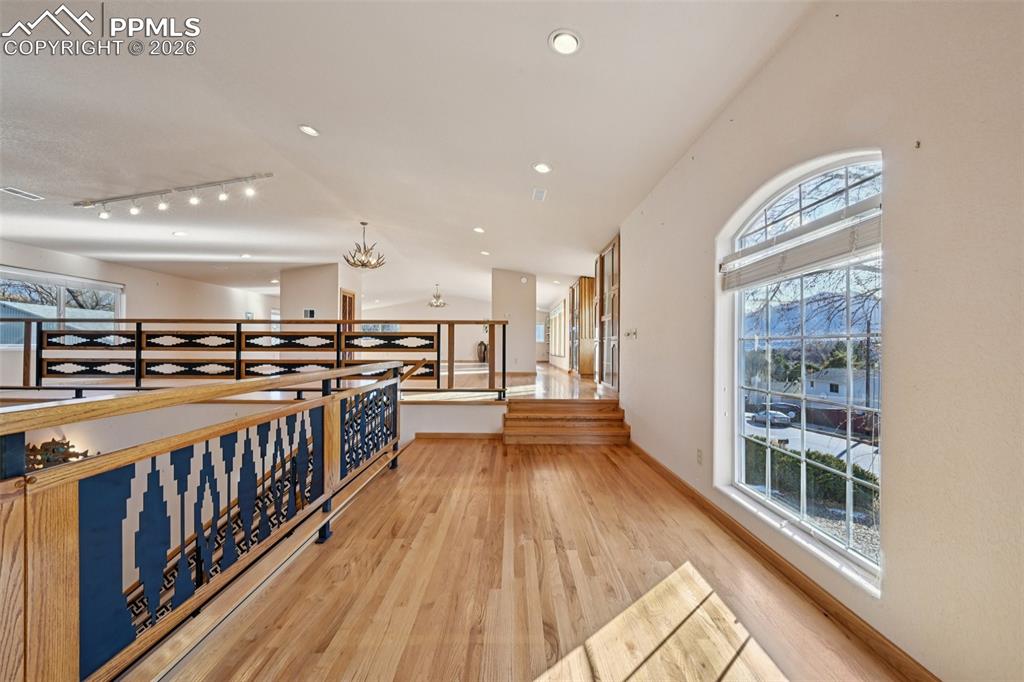 Image 21 of 50: Gallery/Loft