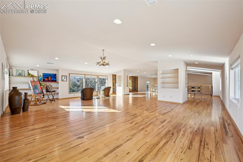 Image 23 of 50: Gallery/Loft