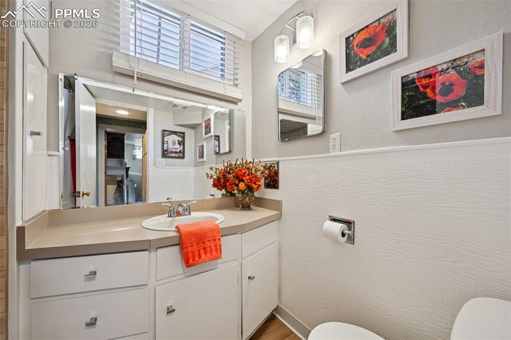 Image 29 of 50: Bathroom