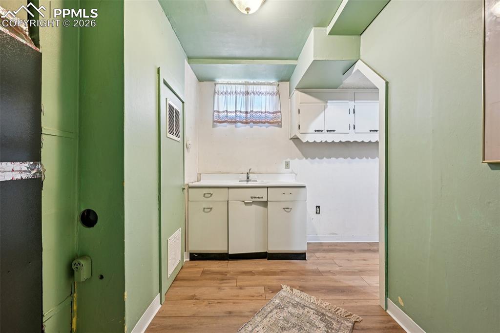 Image 31 of 50: Basement 