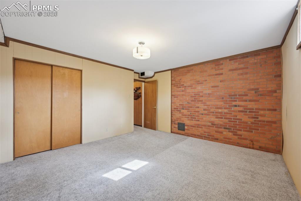 Image 37 of 50: Bedroom