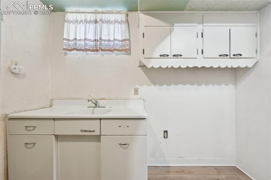 Image 41 of 50: basement 