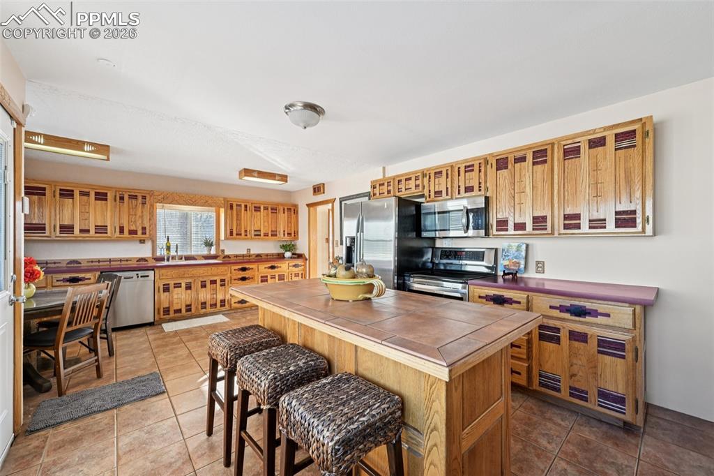 Image 7 of 50: Kitchen