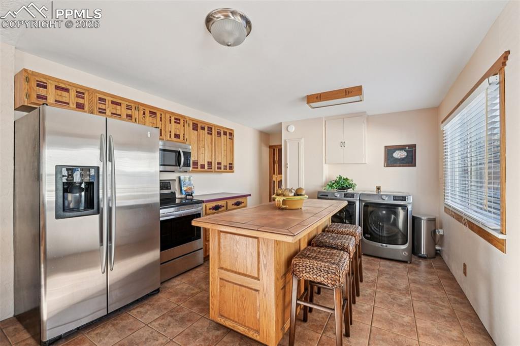 Image 8 of 50: Kitchen