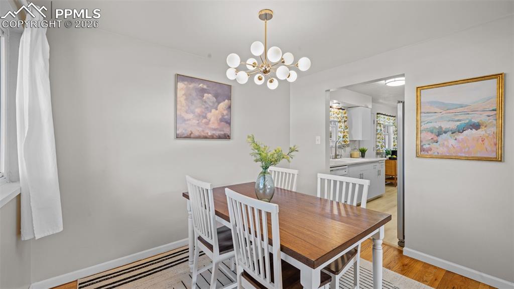 Image 10 of 34: Dining Area