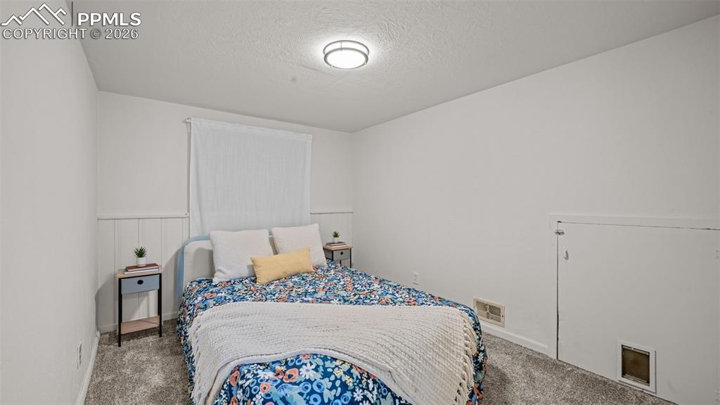 Image 22 of 34: Bedroom