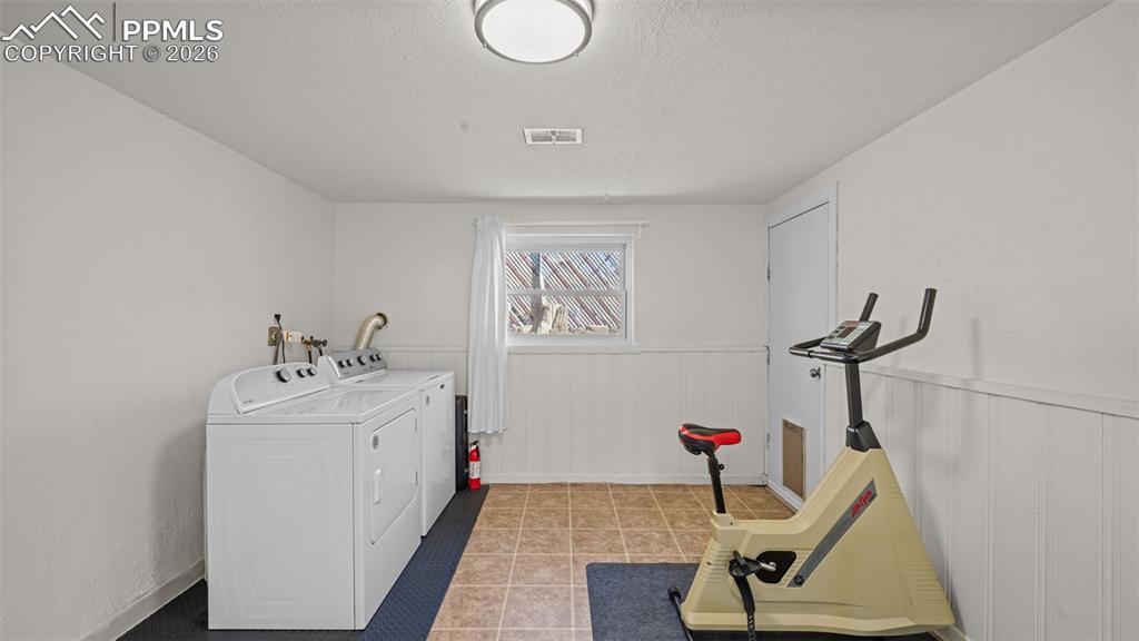 Image 23 of 34: Laundry