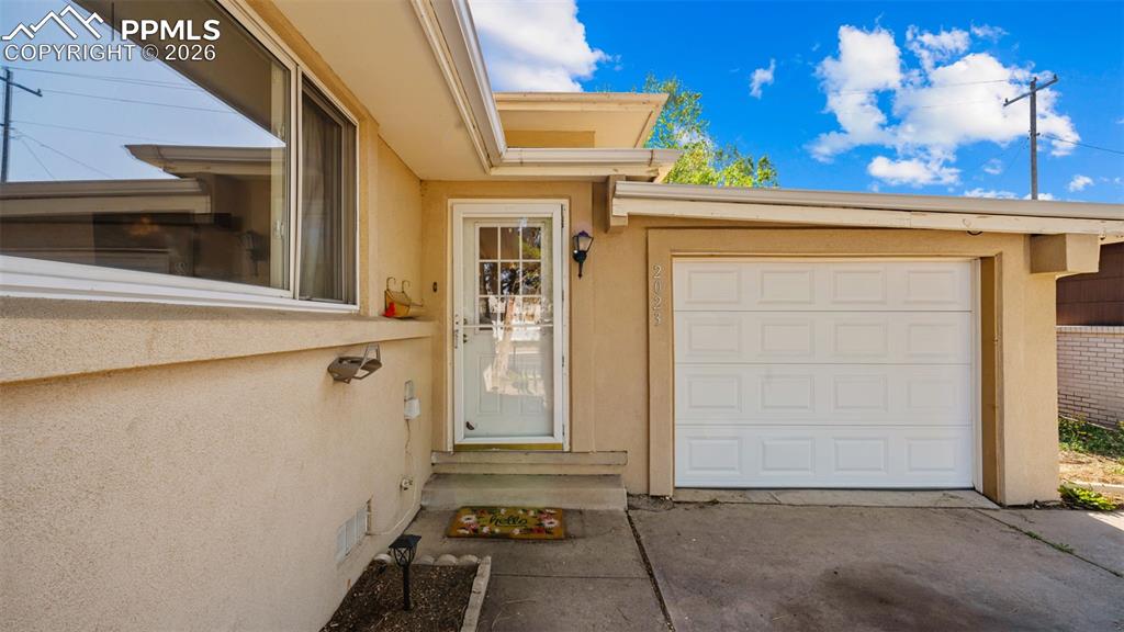 Image 5 of 34: Entry