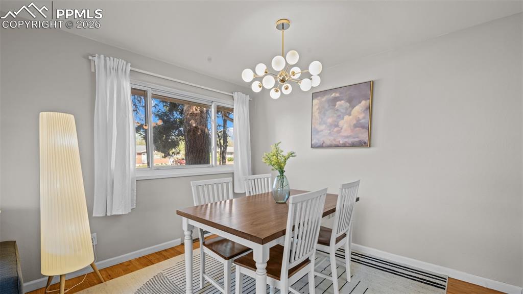 Image 9 of 34: Dining Area