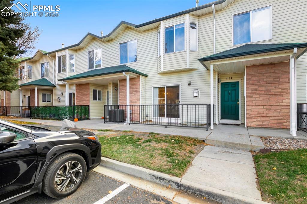 Image 2 of 31: View of front of house