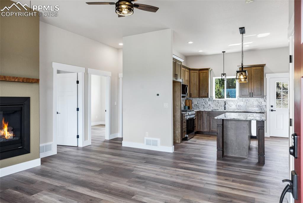 Image 8 of 50: Kitchen