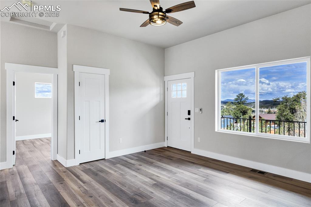 Image 9 of 50: Entry