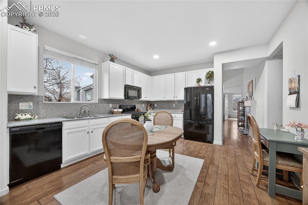 Image 12 of 43: Sitting Room