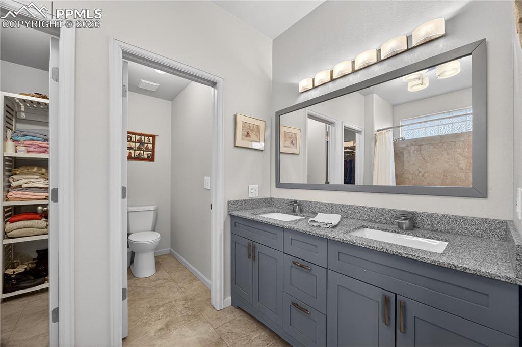 Image 18 of 43: Bedroom