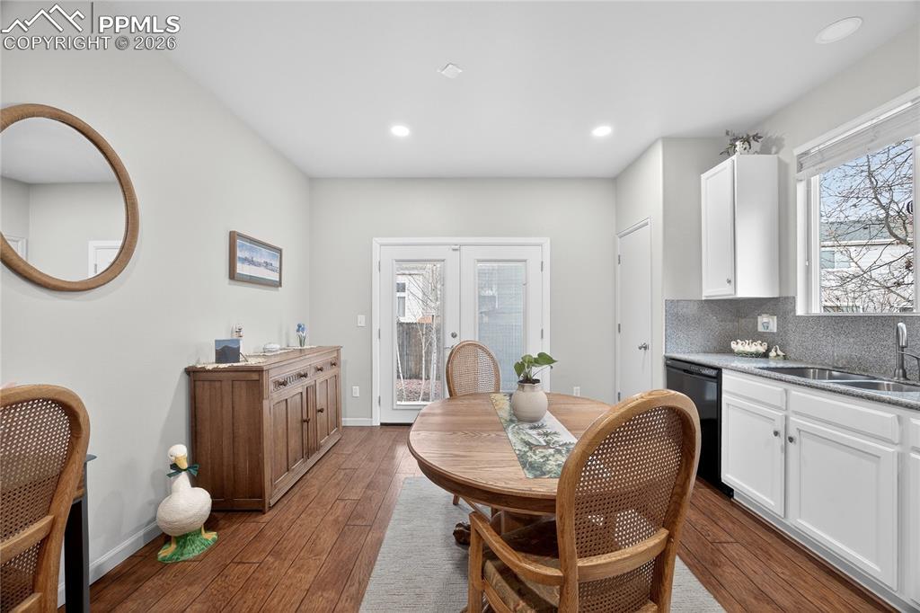 Image 24 of 43: Sitting Room